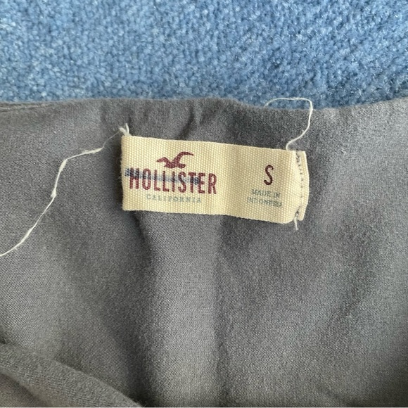 ⚠️LAST CHANCE Hollister Gray 3/4 Off the Shoulder Crop Top - Picture 2 of 3